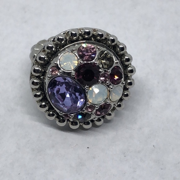 Dazzling sparkling colorful rhinestone statement ring bejeweled cluster. - Picture 4 of 8